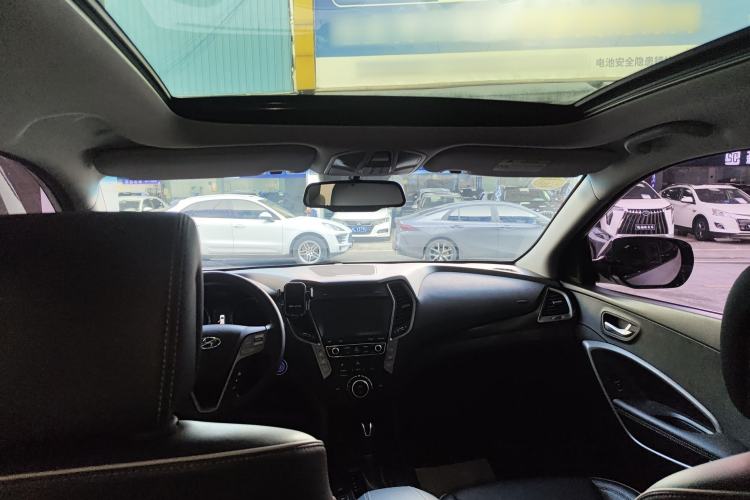 Used Hyundai Santa Fe 2017 2.0T Automatic Two-Wheel Drive Smart Version 7 Seats