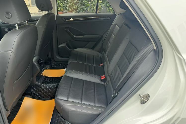 Used Volkswagen T-ROC 2022 280TSI DSG Two-Wheel Drive Comfort PLUS Interior 2