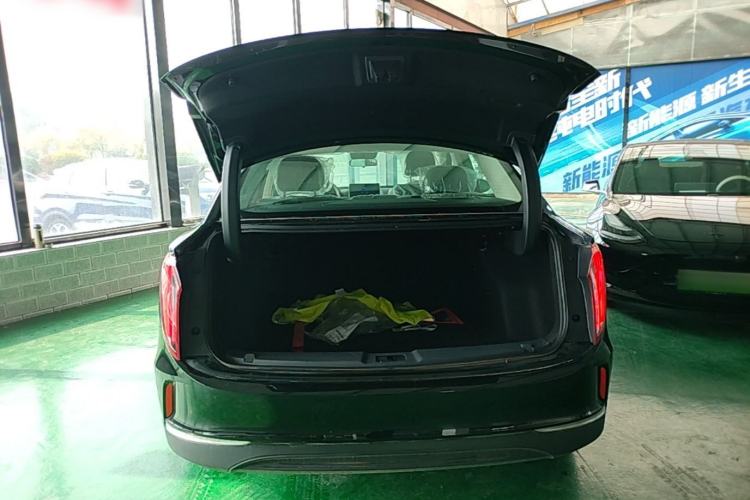 Used Hongqi E-QM5 2022 431 km Charge & Enjoy Edition
