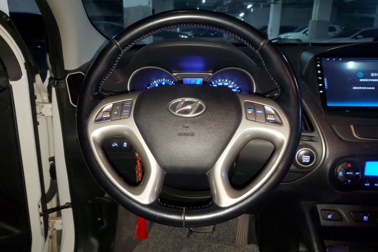 Used Hyundai ix35 2013 2.0L Automatic Two-Wheel Drive Smart GLS China IV Standard Steering Wheel