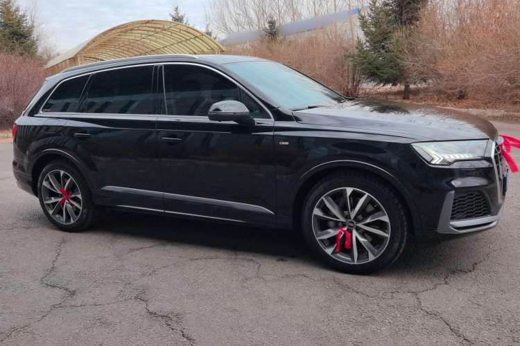 Used Audi Q7 2022 55 TFSI quattro S line Sport model