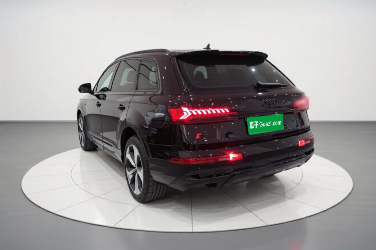 Used Audi Q7 2022 55 TFSI quattro S line Sport model
