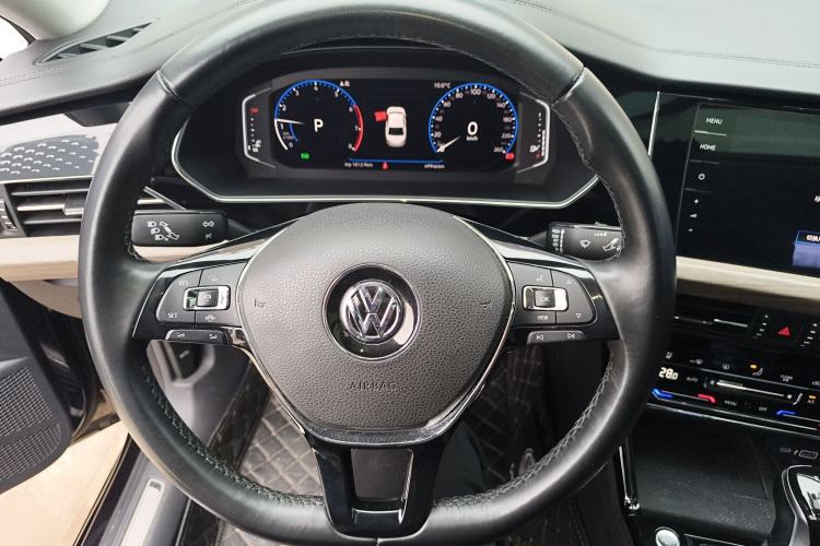 Used Volkswagen Passat 2020 330TSI Luxury Edition China VI
