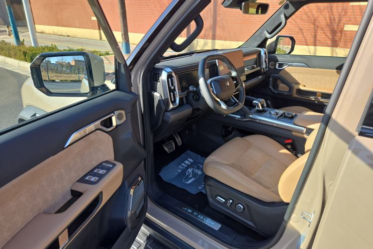 Used JETOUR Traveler 2023 2.0T All-Wheel Drive CrossPRO+