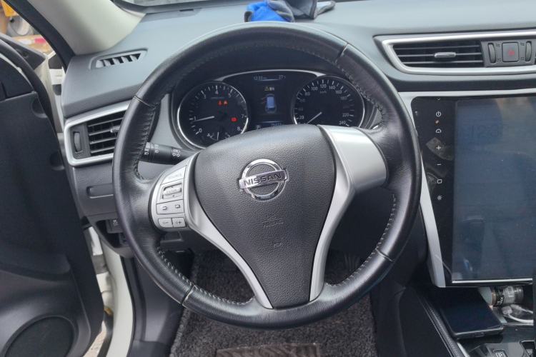 Used Nissan X-Trail 2015 2.0L CVT Comfort MAX Edition 2WD Steering Wheel