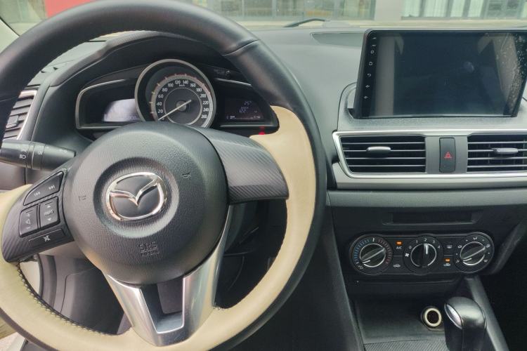 Used Mazda 3 Axela 2014 Sedan 1.5L Automatic Comfort Model Center Console