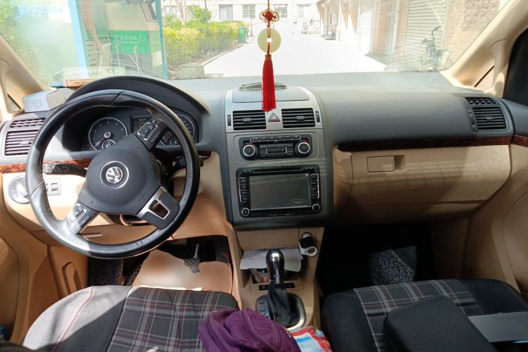 Used Volkswagen Touran 2011 1.4T DSG ZhiZhen Edition 5 Seats Center Console
