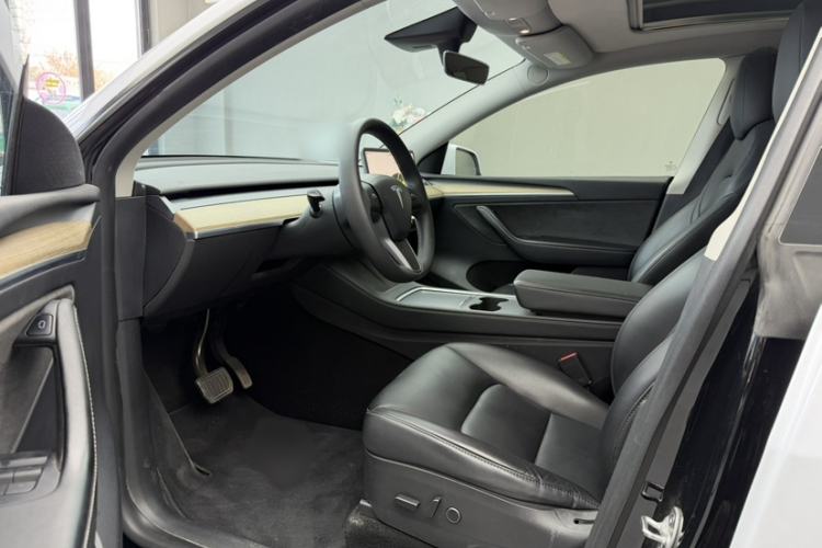 Used Tesla Model Y 2022 Rear-Wheel-Drive Version
