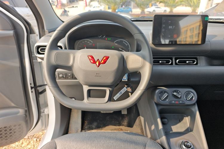 Used Wuling Hongguang New Energy 2025 Extended-Range Hybrid 50 km Standard Version Steering Wheel