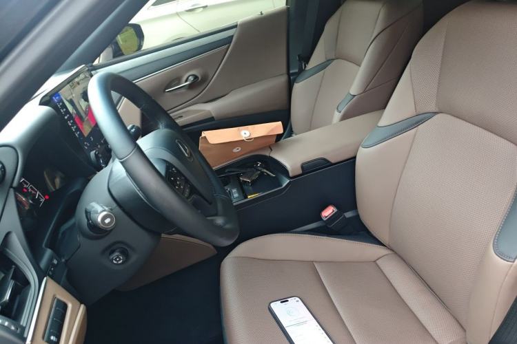 Used Lexus ES 2025 200 Premium Edition
