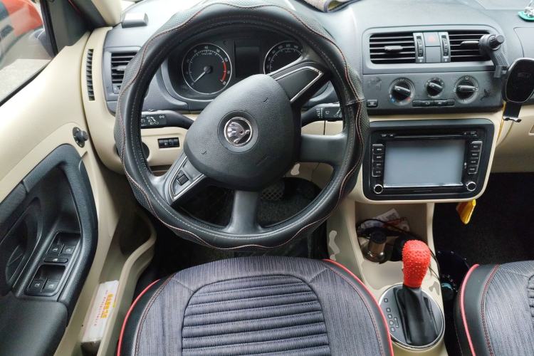 Used Skoda Fabia 2014 1.6L Automatic Crystal Edition Steering Wheel