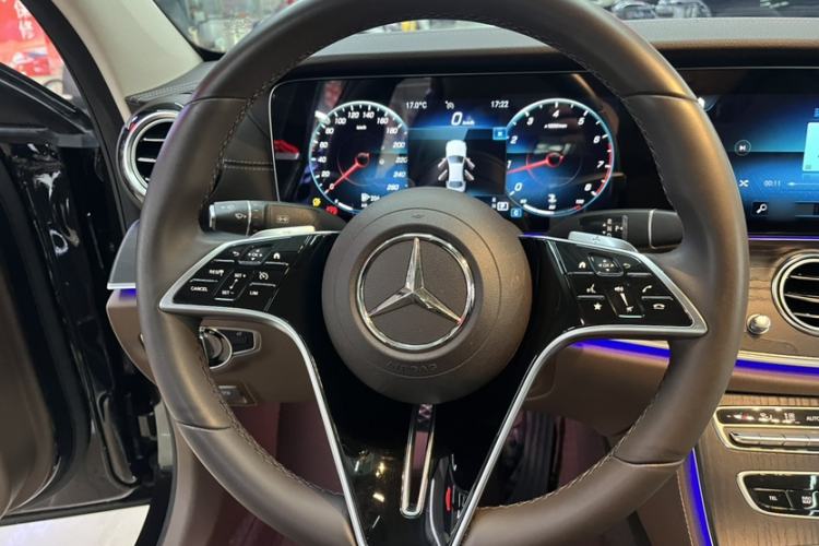 Used Mercedes-Benz E-Class 2022 Revised Version E 300 L Luxury Edition Interior 4