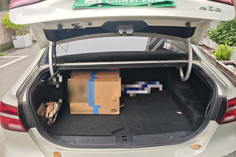 Used Roewe i6 New Energy 2017 45T Hybrid Connect & Smart Enjoyment Edition Trunk