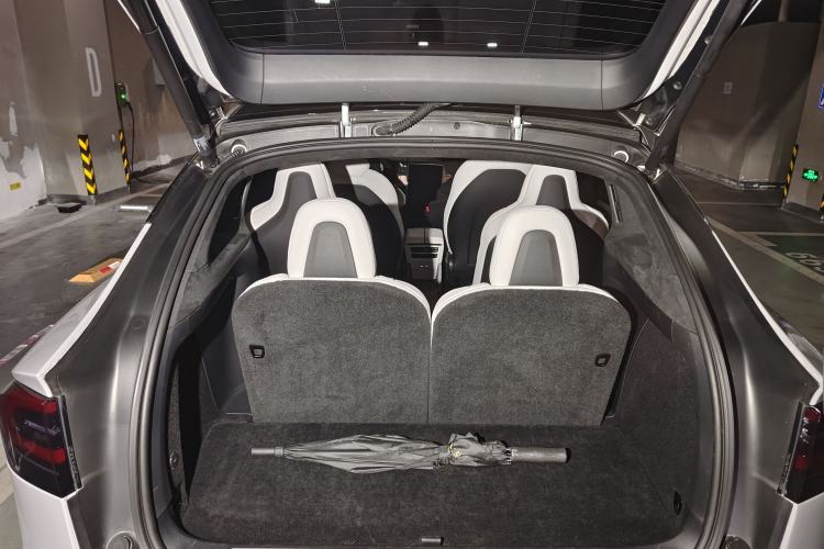 Used Tesla Model X 2019 Long-Range Version Trunk