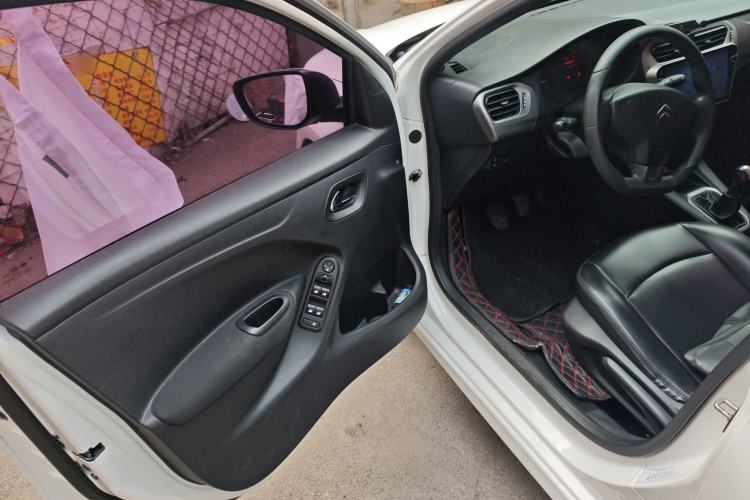 Used Citroen Elysee 2015 Zhishang Edition 1.6L Manual Fashion Model