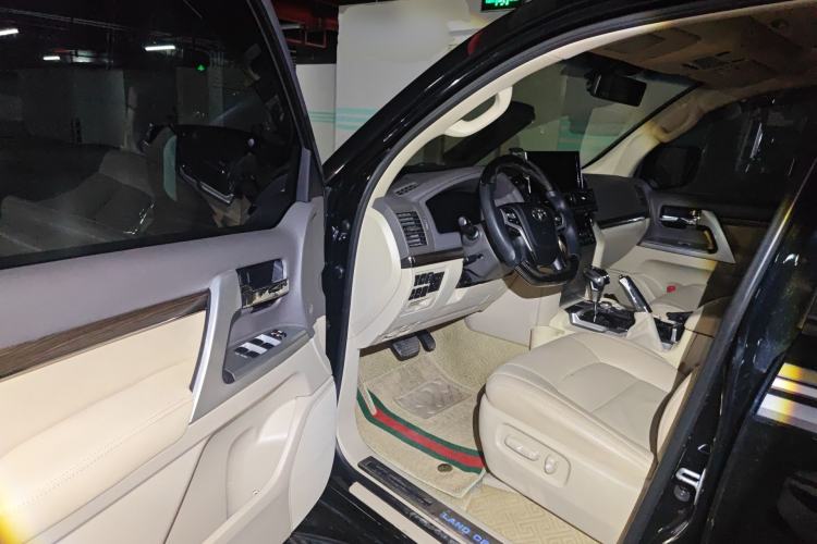 Used Toyota Land Cruiser 
