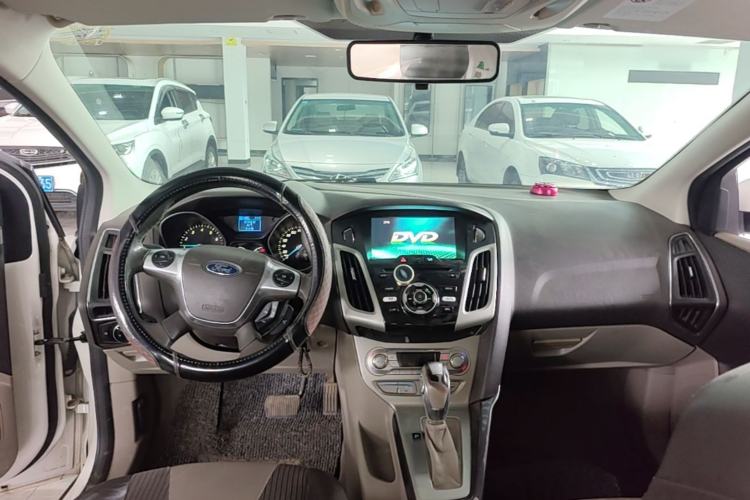 Used Ford Focus 2012 Sedan 1.6L Automatic Fashion Edition
