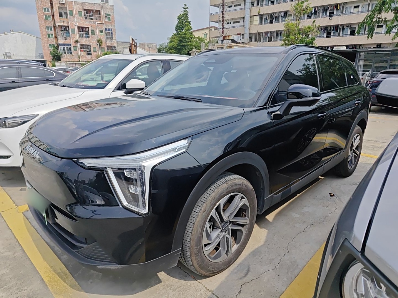 Под передней частью автомобиля