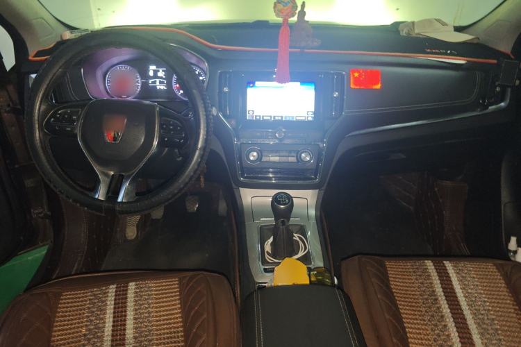 Used Roewe RX5 2016 20T Two-Wheel Drive Manual Flagship Edition Center Console