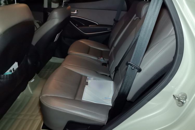 Used Hyundai Santa Fe Classic 2013 3.0L 4x4 Comfort Edition with Navigation 7 Seats Euro IV Left Rear Seat