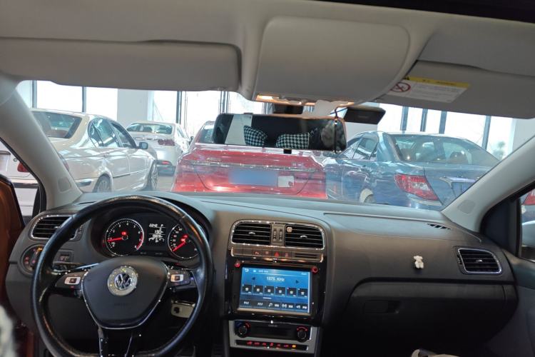 Used Volkswagen Polo 2016 1.6L Cross Polo Automatic
