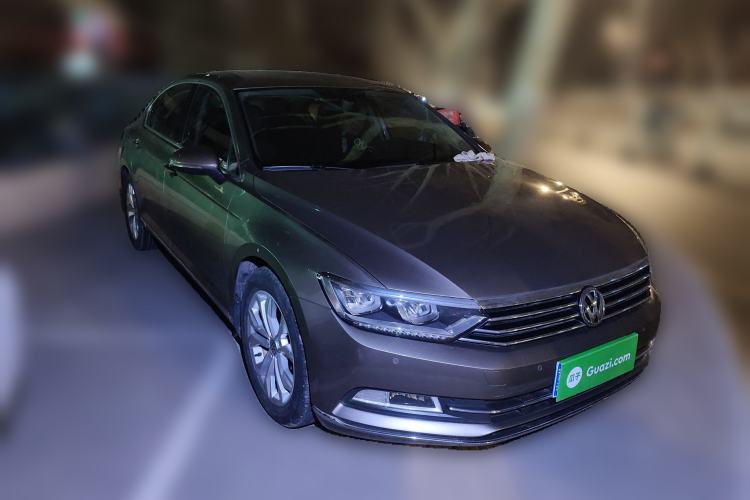 Used Volkswagen Magotan 2017 330TSI DSG Luxury Model Front Right 45 Deg