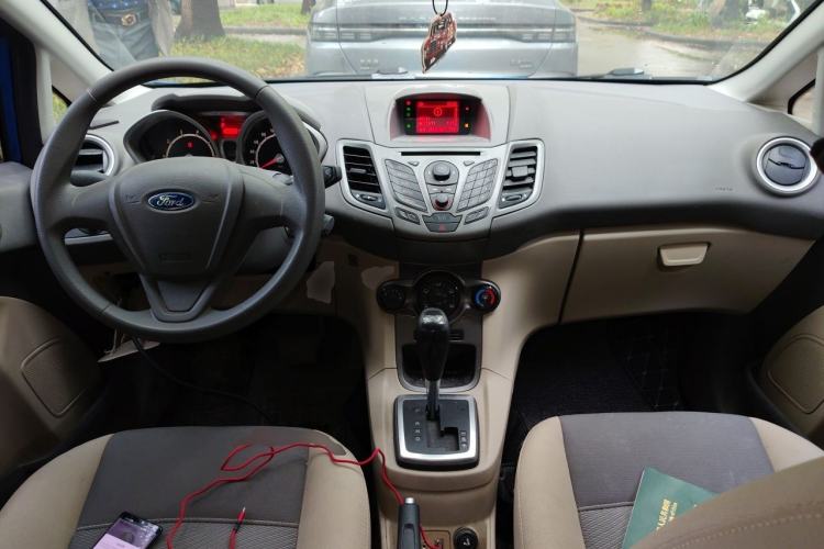 Used Ford Fiesta 2011 Hatchback 1.5L Automatic Fashion Edition Center Console