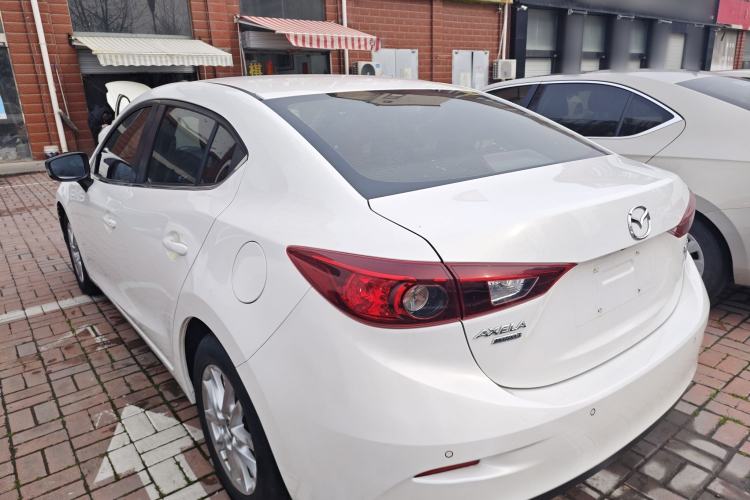 Used Mazda 3 Axela 2016 Sedan 1.5L Automatic Luxury Model
