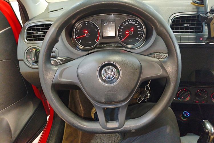 Used Volkswagen Polo 2014 1.4L Automatic Comfort Edition Steering Wheel