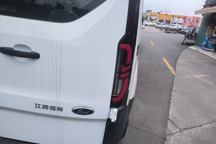 Used Ford Transit 2023 2.0T Gasoline Manual Multifunction Commercial Vehicle Short Wheelbase Low Roof 5/6 Seats
