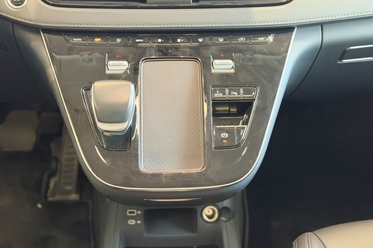 Used Hongqi HQ9 PHEV 2024 2.0T Four-Wheel Drive Business Edition Gear Lever