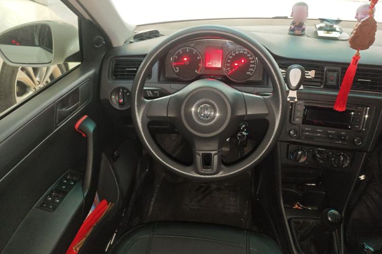 Used Volkswagen Santana 2015 1.6L Manual Fashion Edition
