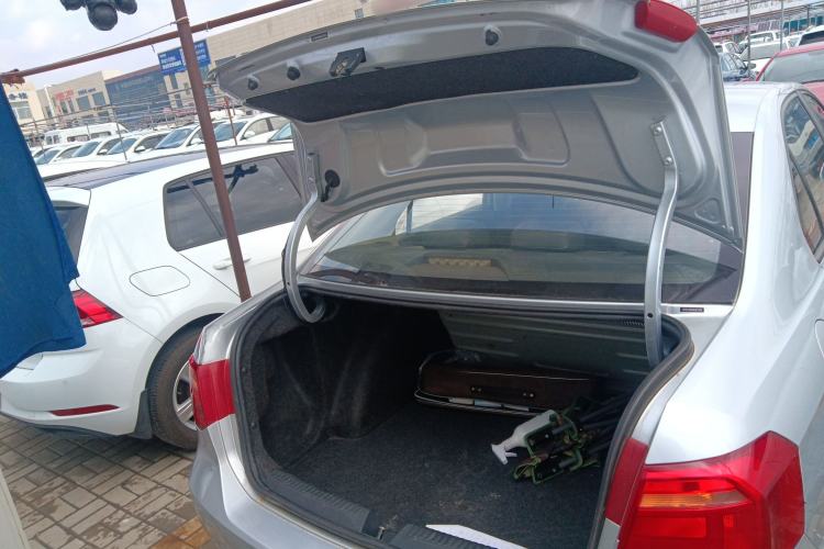 Used Volkswagen Jetta 2015 Zhuihui Edition 1.4L Manual Fashion Model Trunk