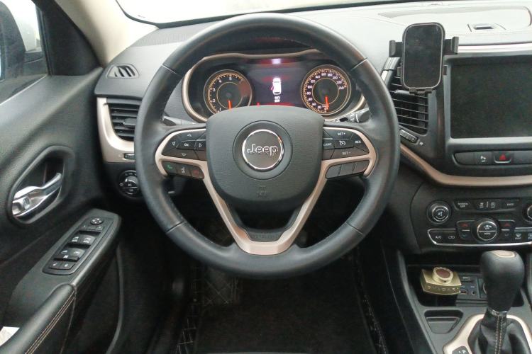 Used Jeep Cherokee 2017 2.0L Superior Edition Steering Wheel