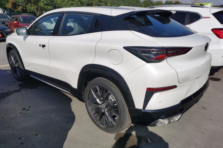 Used CHANGAN UNI-T 2023 2nd Generation 1.5T Luxury Version Left Side