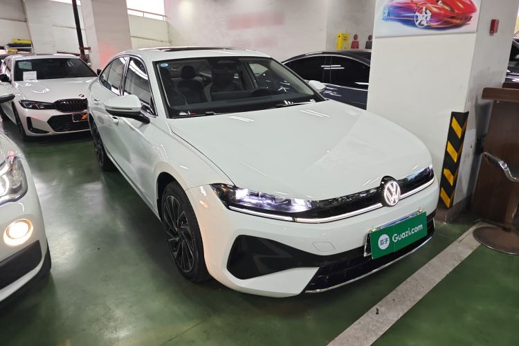 Used Volkswagen Sagitar 2026 Model L 300TSI DSG Luxury Version Front Right 45 Deg