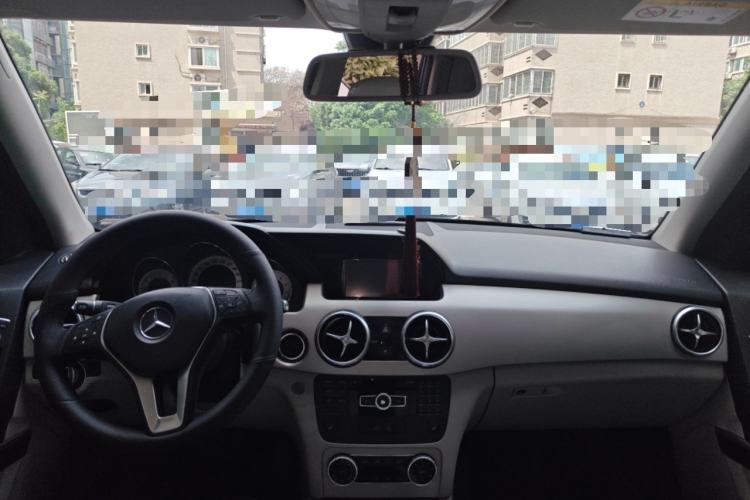 Used Mercedes-Benz GLK-Class 2013 GLK 300 4MATIC Dynamic Sunroof Model Center Console