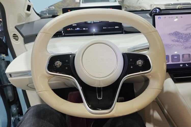 Used Hima Luxeed R7 2025 Range-Extended Version 251 km Max Steering Wheel