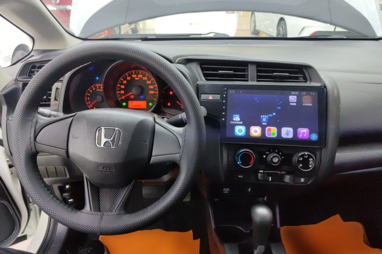 Used Honda Fit 2018 1.5L CVT Comfort Version Center Console