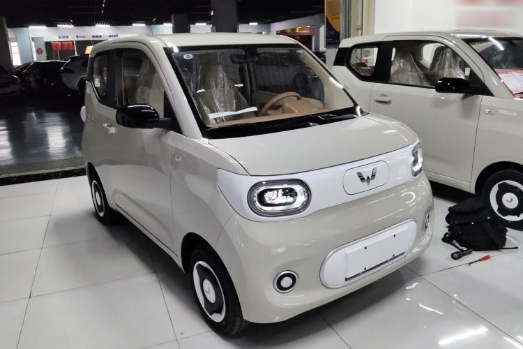 Used Wuling Hongguang MINIEV 2024 3rd Generation 215km Youth Edition Front Right 45 Deg