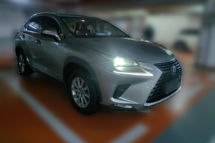 Used Lexus NX 2018 300h Front-Wheel-Drive FENGSHANG Version China V Emission Standard
