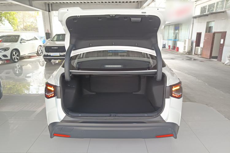 Used Toyota bZ3 2024 517 km Elite PRO Trunk