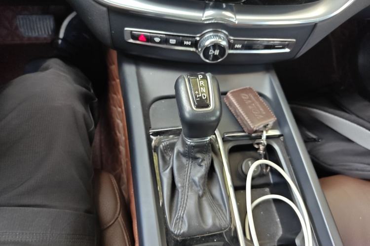 Used Volvo XC60 2019 T5 4x4 Smart Edition China VI Standard Gear Lever