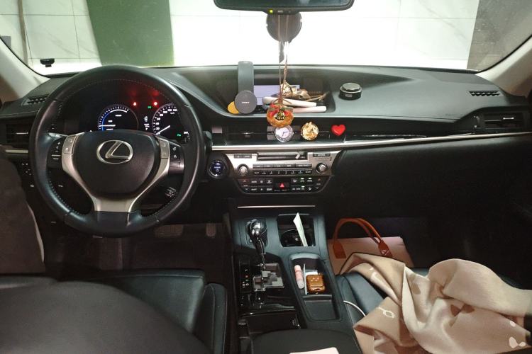 Used Lexus ES 2013 300h Elite Edition