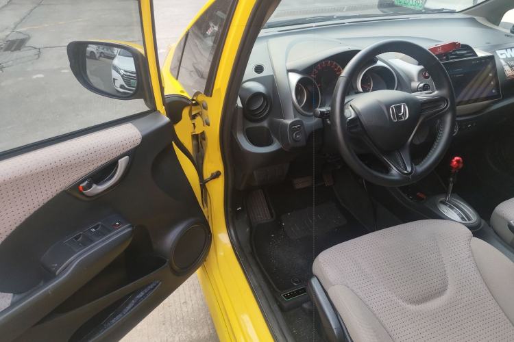 Used Honda Fit 2011 1.3L automatic comfort version
