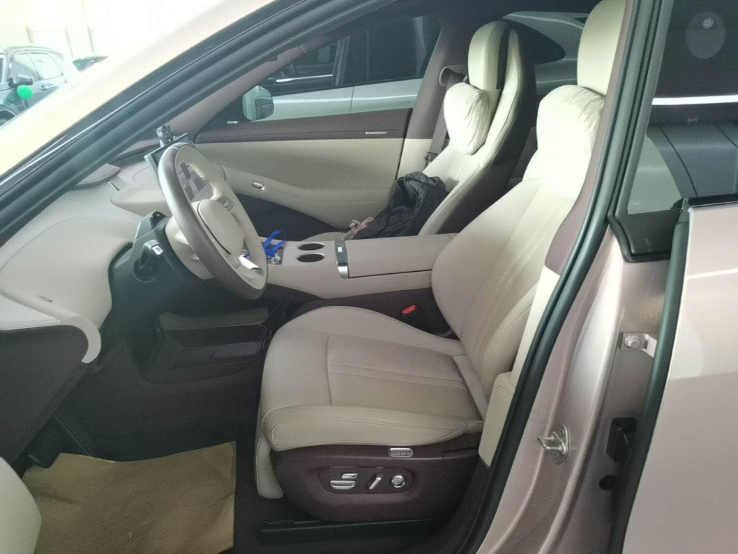 Xiaomi Auto YU7 2025 Ultra-Long Range All-Wheel Drive Pro Version — снимка 19