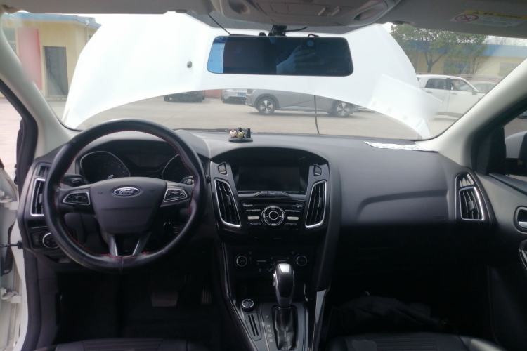 Used Ford Focus 2017 Hatchback 1.6L Automatic Fashion Edition Smart Drive Version Center Console