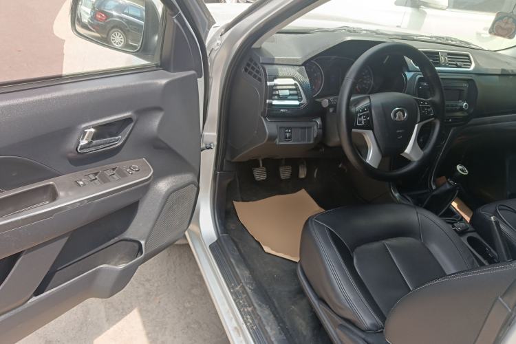 Used Great Wall Wingle 5 2017 2.4L European Version Gasoline Two-Wheel Drive Entry-Level Big Double Cab 4G69S4N
