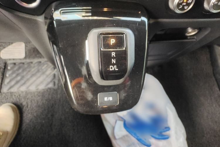 Used JMC Fushun 2023 2.0T Automatic Short-Wheelbase Low-Roof Commercial & Multi-Purpose Passenger Vehicle 6-Seater with Dual-Opening Tailgate Gear Lever