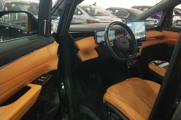 Used Geely Galaxy LEVC L380 2024 140-Degree 6-Seater All-Wheel-Drive Ultra